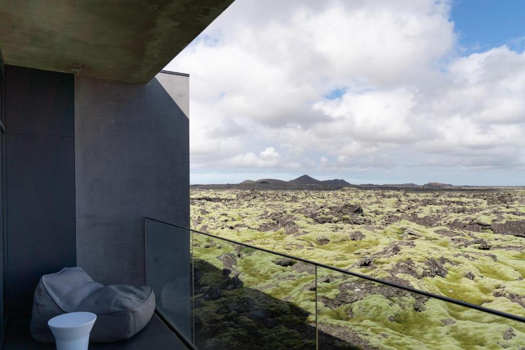 a room with a window with a view of a desert at The Retreat at Blue Lagoon Iceland in Grindavík