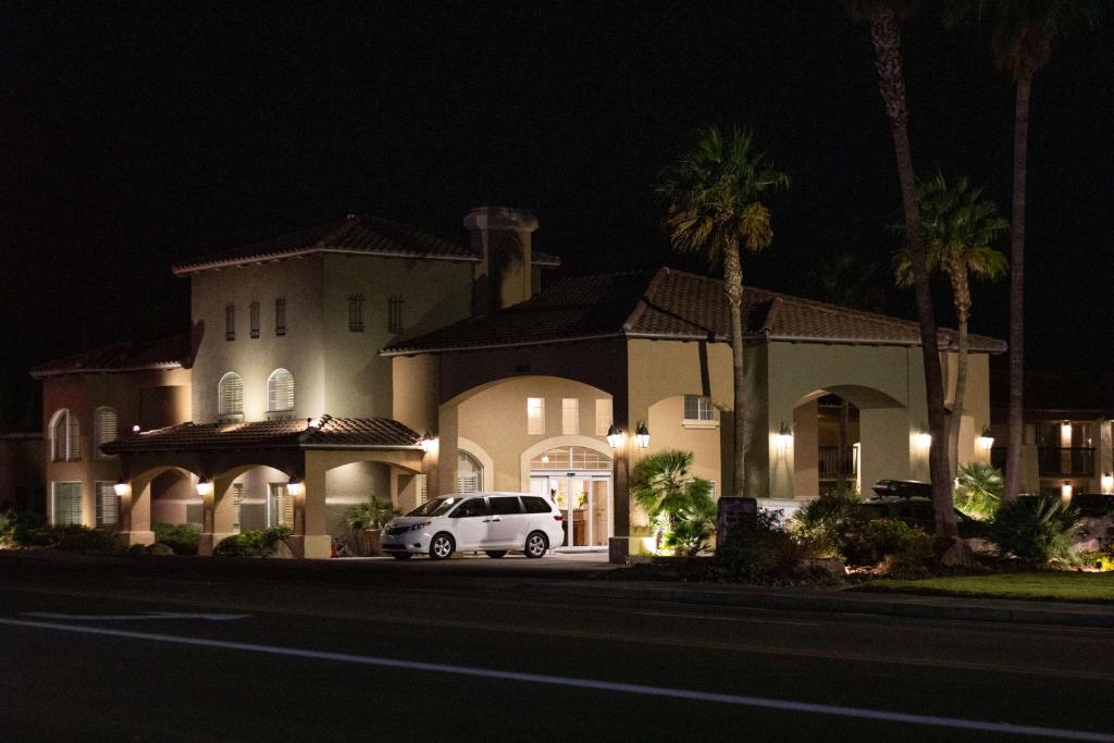a white car parked in front of a house at night at Best Western Plus A Wayfarer's Inn & Suites in Kingman