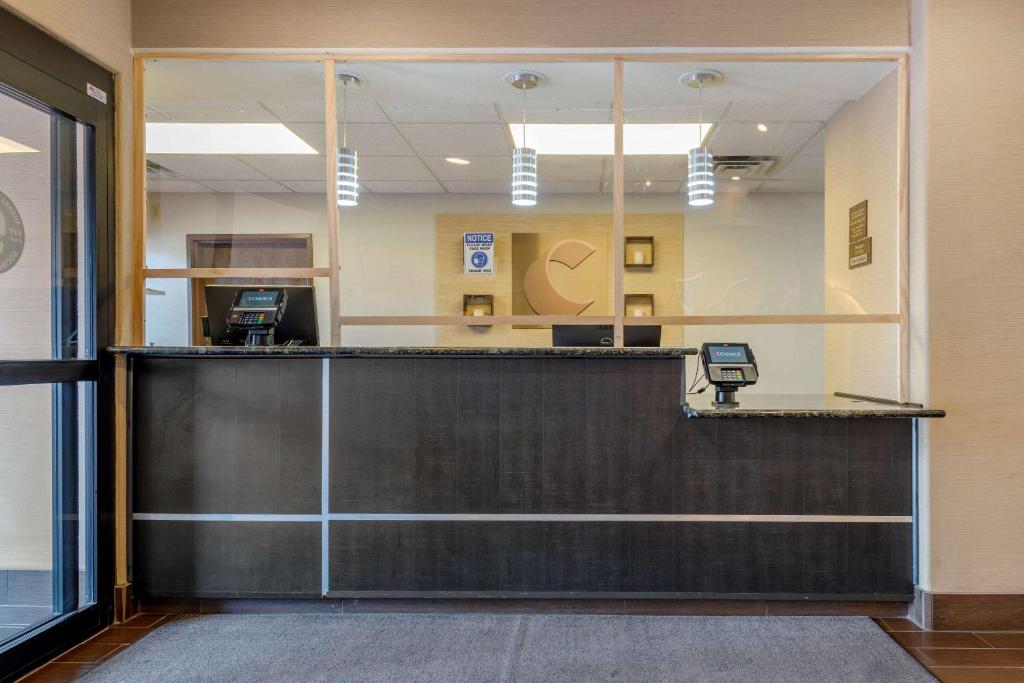 a lobby with a reception desk in a building at Comfort Suites Highlands Ranch Denver Tech Center Area in Highlands Ranch