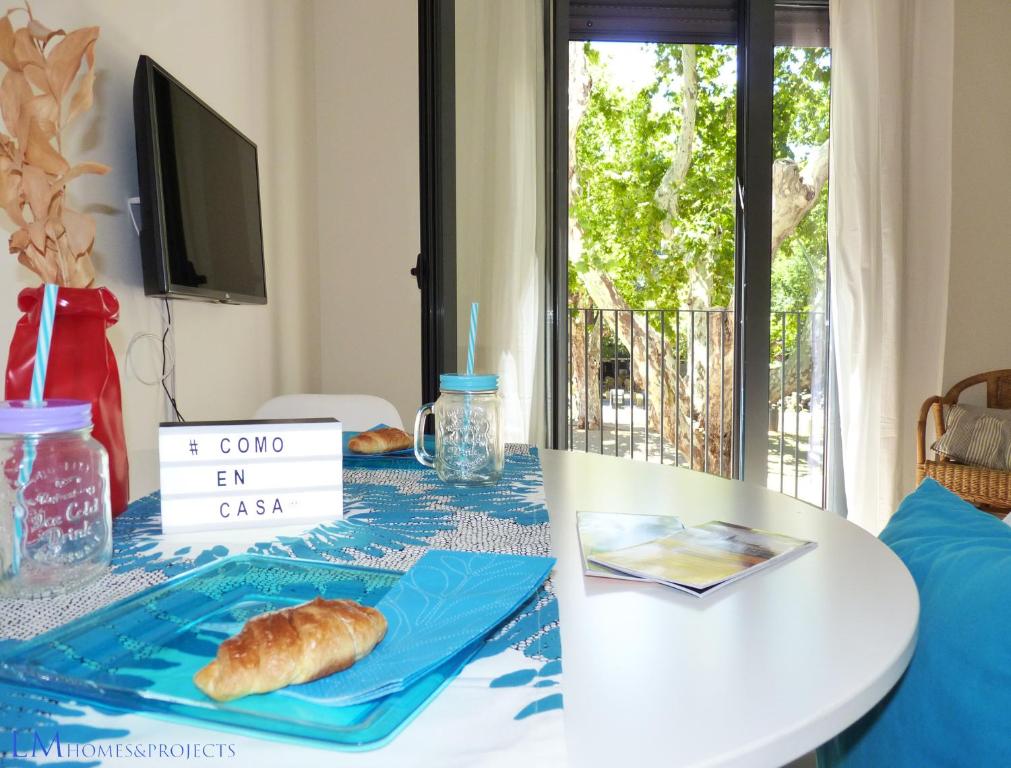 Televízia a/alebo spoločenská miestnosť v ubytovaní ALAMEDA SQUARE APARTMENT
