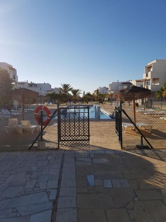 Bazén v ubytovaní DUPLEX ESPECTACULAR en PRIMERA LÍNEA NATURISTA! alebo v jeho blízkosti