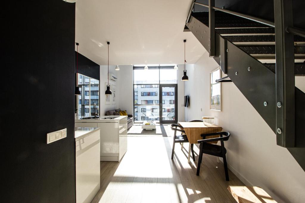 Posedenie v ubytovaní Qbik Loft Modern Apartment