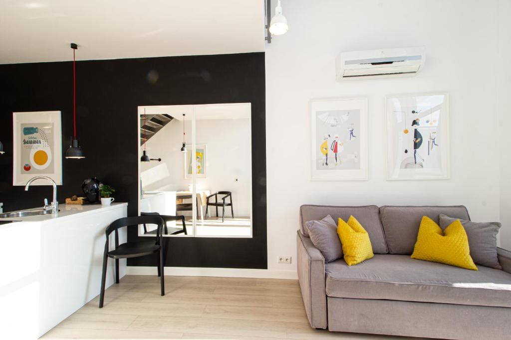 Posedenie v ubytovaní Qbik Loft Modern Apartment