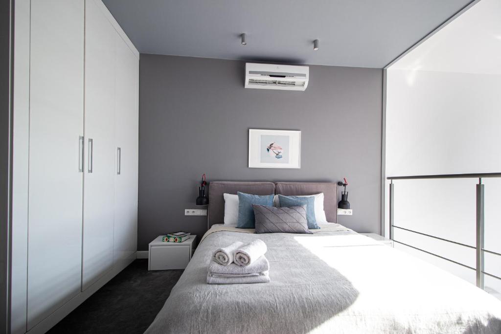 Posteľ alebo postele v izbe v ubytovaní Qbik Loft Modern Apartment