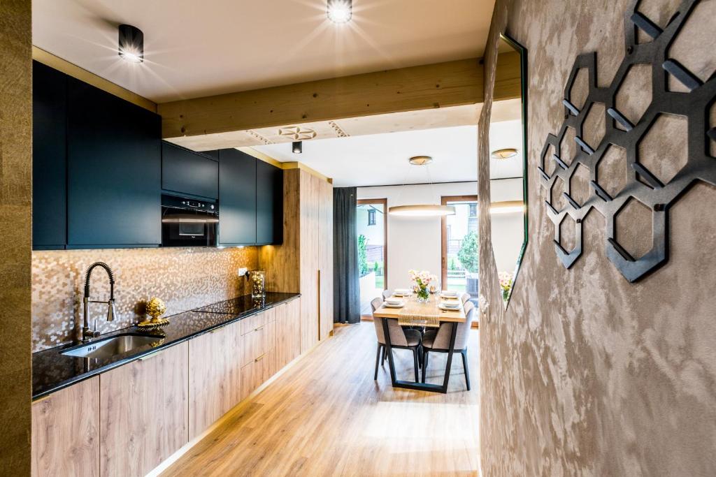 Kuchyňa alebo kuchynka v ubytovaní Aparthotel Prestige & SPA