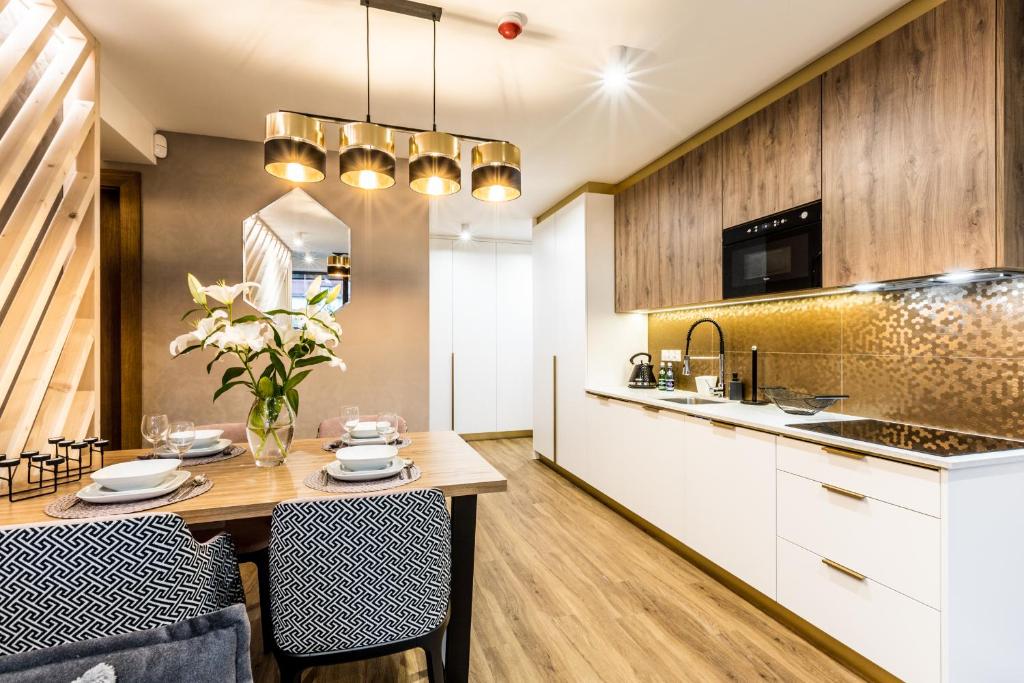 Kuchyňa alebo kuchynka v ubytovaní Aparthotel Prestige & SPA