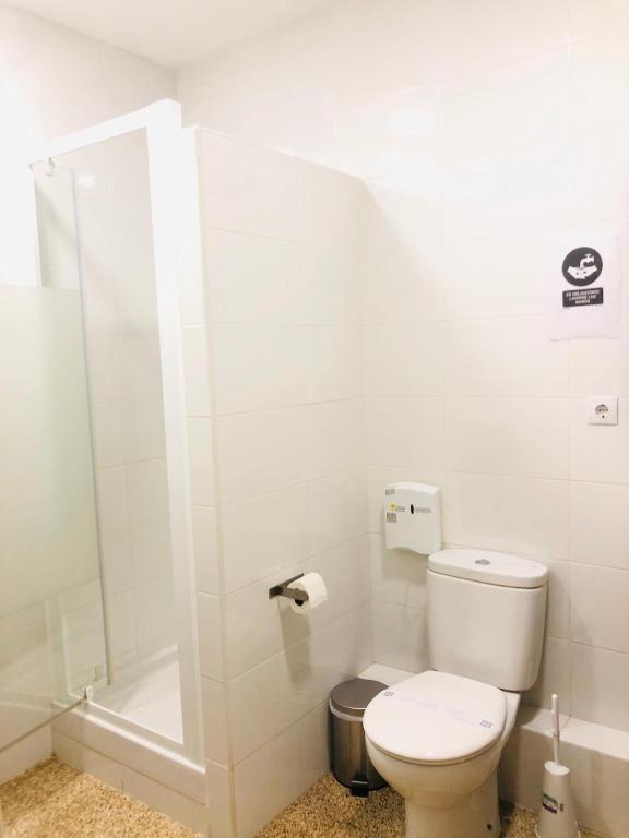 VALENCIA SUITS YOU Centro Histórico, Establecimiento Automatizado-Fast Auto Check in&Out, Solo para Adultos-Adults only - Small Double Room With Private External Bathroom
