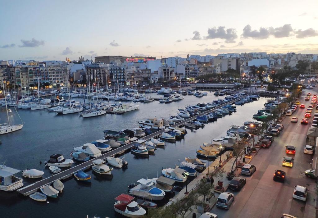 Nespecifikovaný výhled na destinaci Msida nebo výhled na město při pohledu z apartmánu
