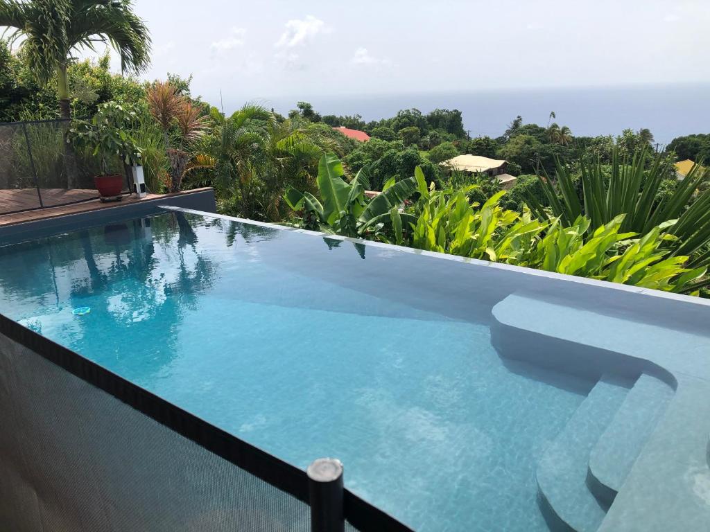 Bazén v ubytování Villa Cajou chambres d'hôtes chez l'habitant et Zanzibar cottage nebo v jeho okolí