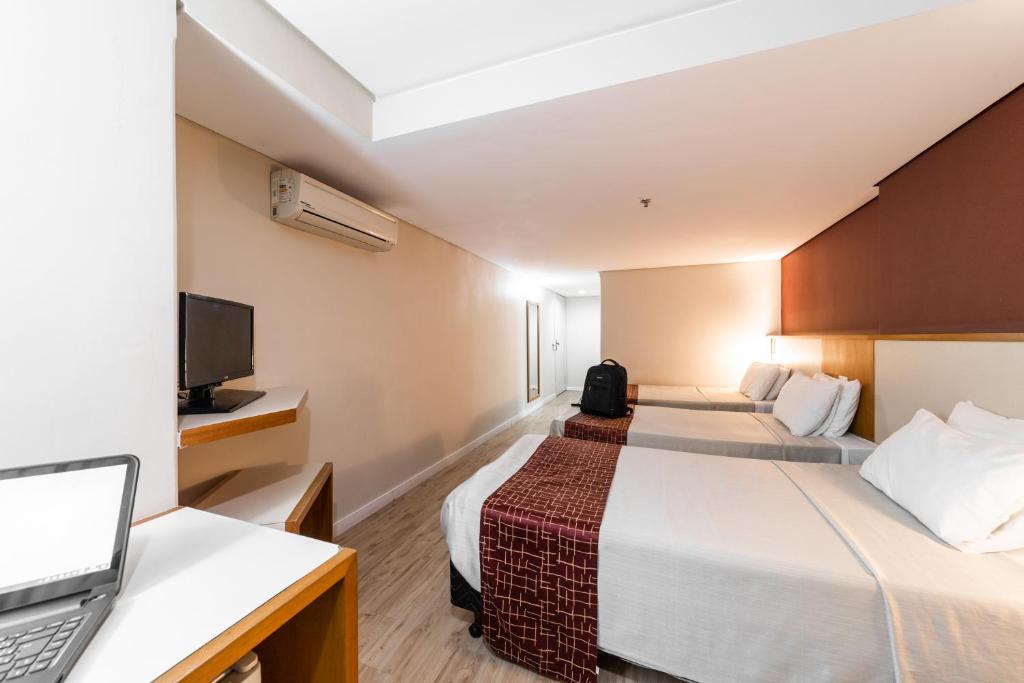 Cama ou camas em um quarto em Rede Andrade CWB