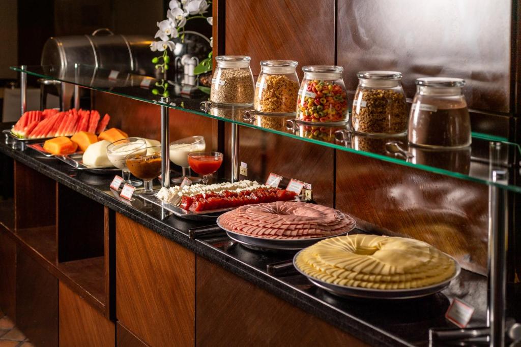 Comida no hotel ou em algum lugar perto