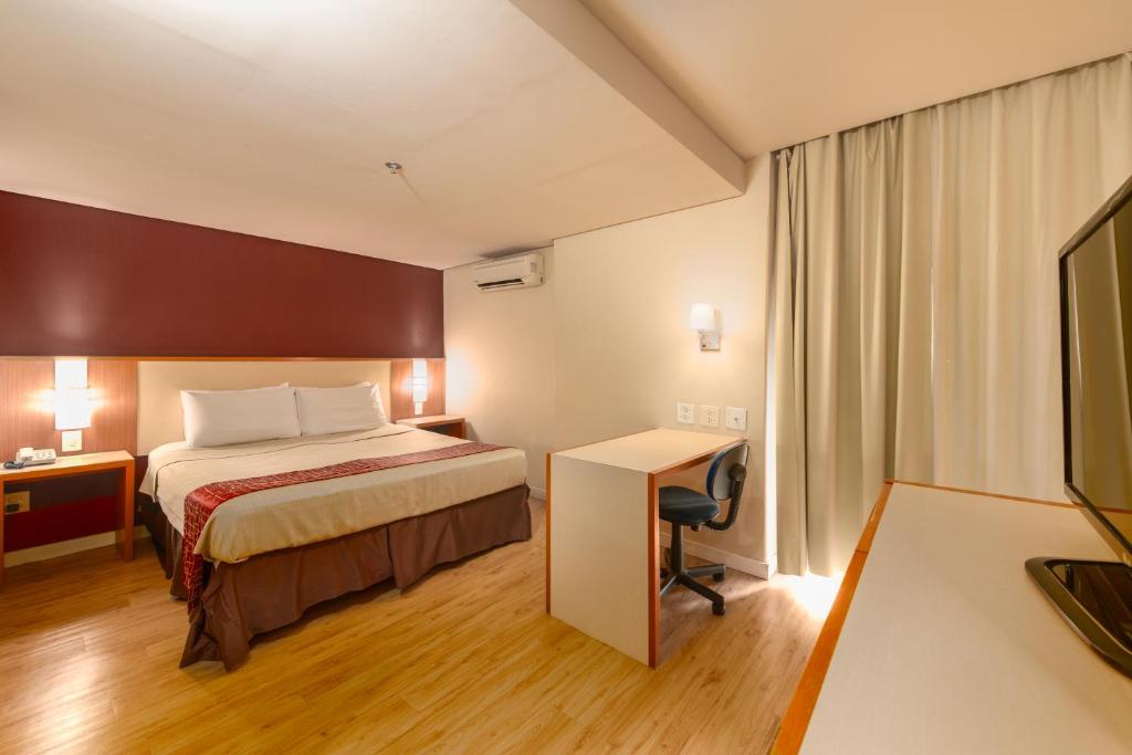 Cama ou camas em um quarto em Rede Andrade CWB