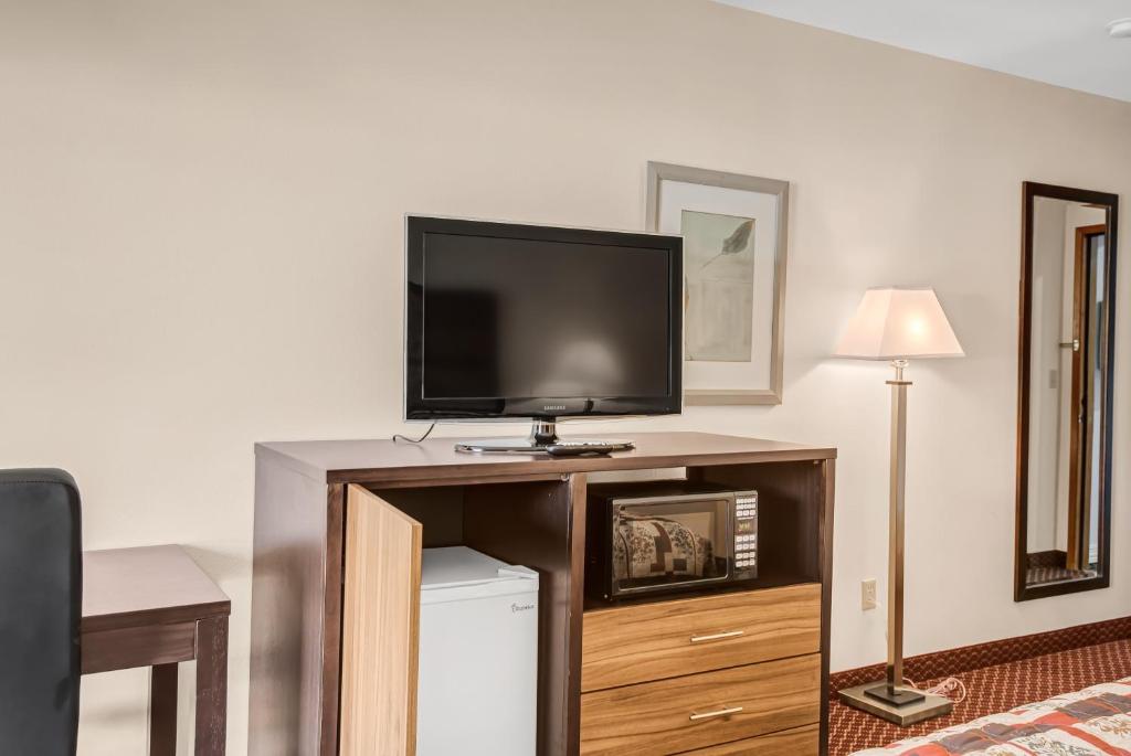 TV a/nebo společenská místnost v ubytování Wedge Mountain Inn