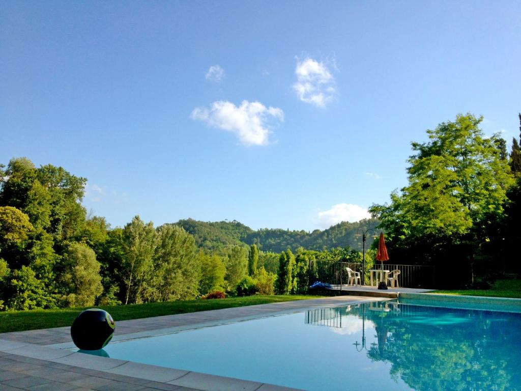 Bazén v ubytovaní Holiday Home La Gora by Interhome alebo v jeho blízkosti