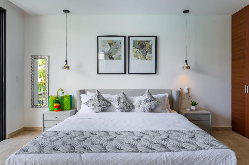 Hotel-style room in condominium with gym and spa included