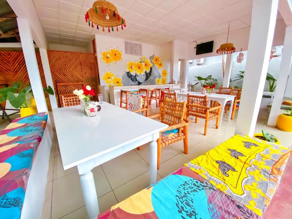 Posezení v ubytování Papaya Guest House Nungwi