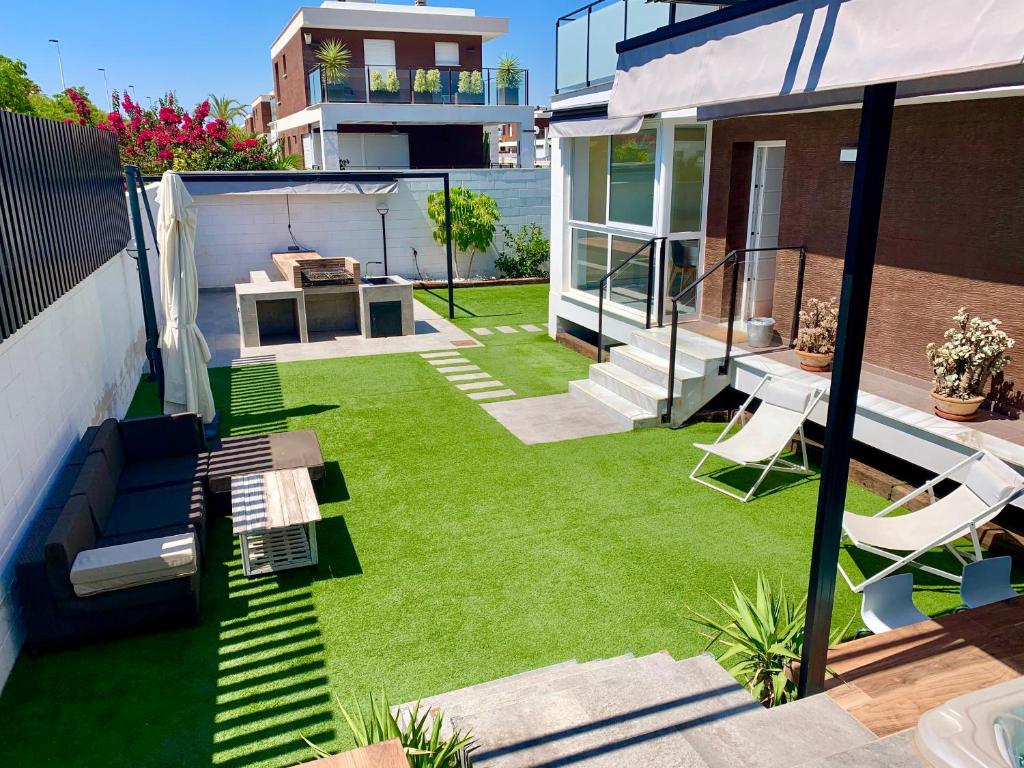 Κήπος έξω από το 9 Moderna Villa Independiente -Jacuzzi- Gran Alacant