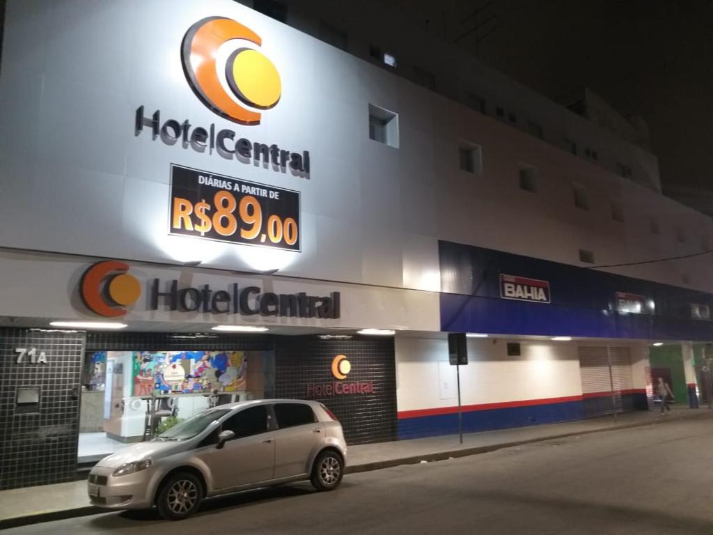 a car parked in front of a hotel terminal at Hotel Central Caruaru in Caruaru