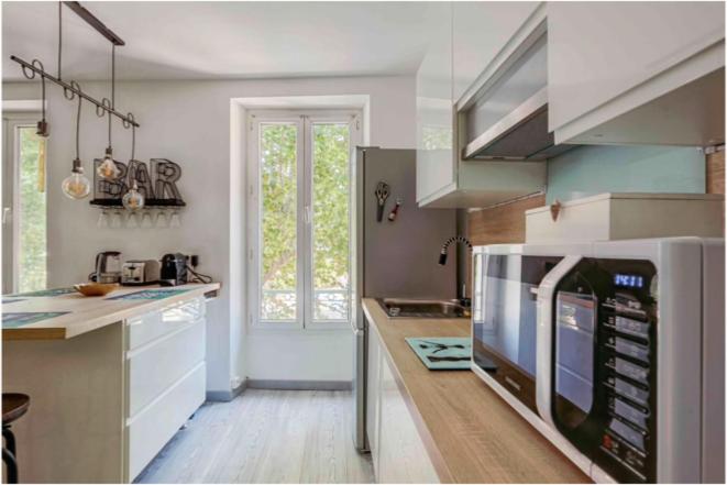 Cuisine ou kitchenette dans l'établissement Le Vallombrosa T2