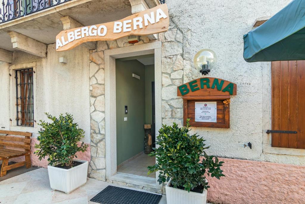 a building with a sign that reads energetico berrano at Albergo Berna in Erbezzo