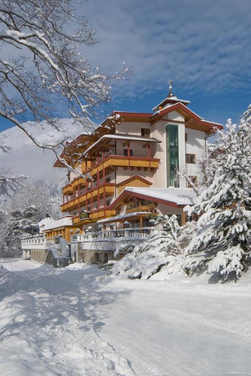 Huber Hotel Tramserhof v zimě