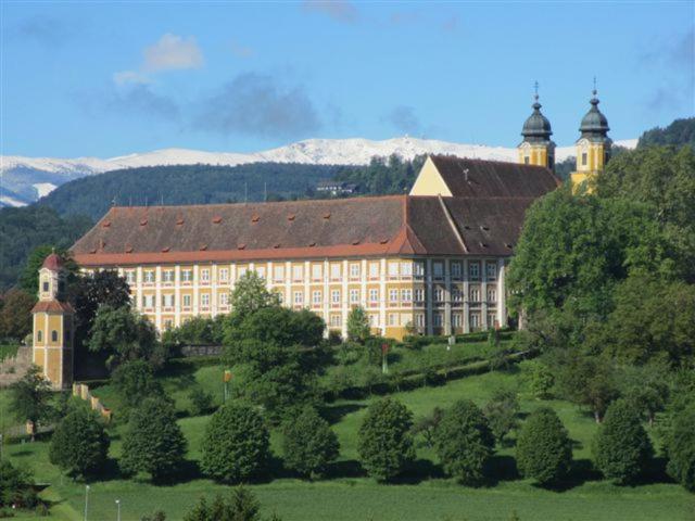 a large building with a garden in front of it at Schlossblick Stainz in Stainz