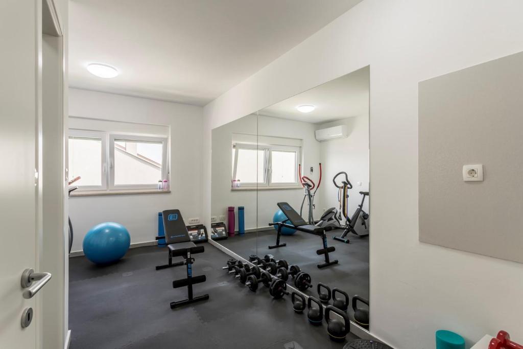 Posilňovňa alebo fitness centrum v ubytovaní Villa Somnium near Trogir, pool and gym
