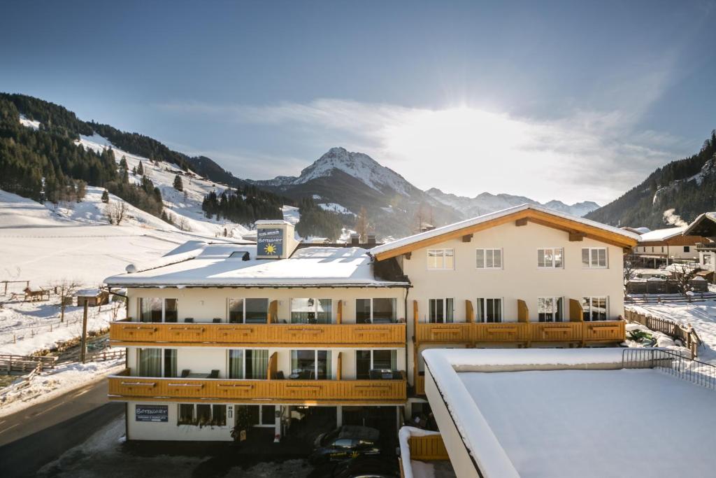 Nespecifikovaný výhled na hory nebo výhled na hory při pohledu z hotelu