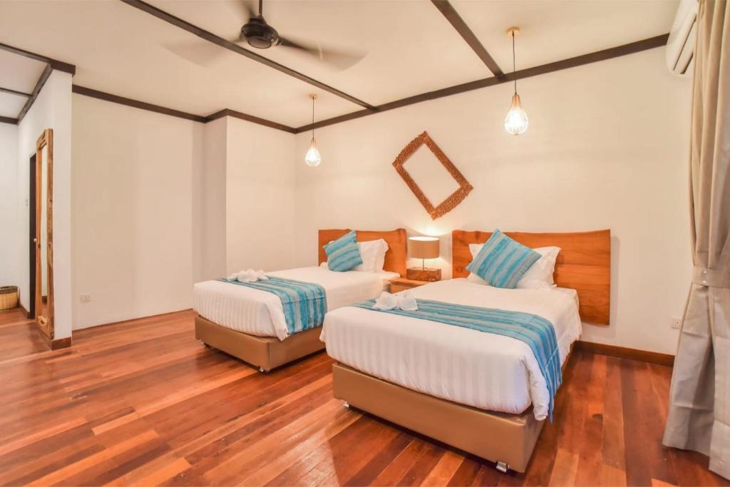 Postel nebo postele na pokoji v ubytování Borneo Divers Mabul Resort
