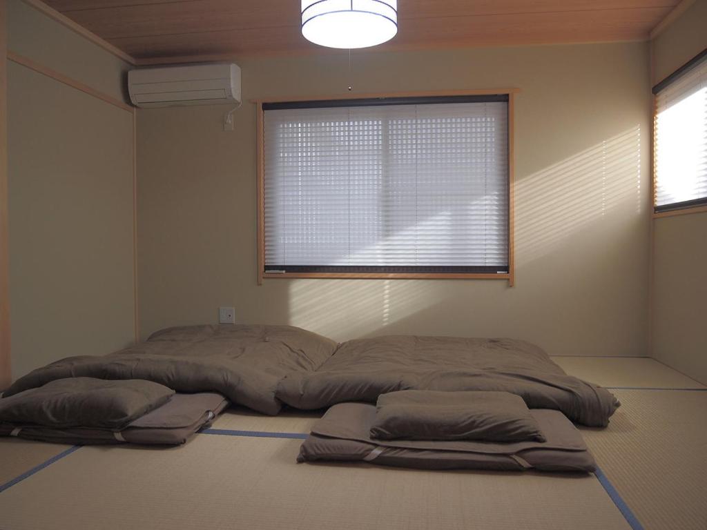 Postel nebo postele na pokoji v ubytování Machiya Kyoto Shogoin