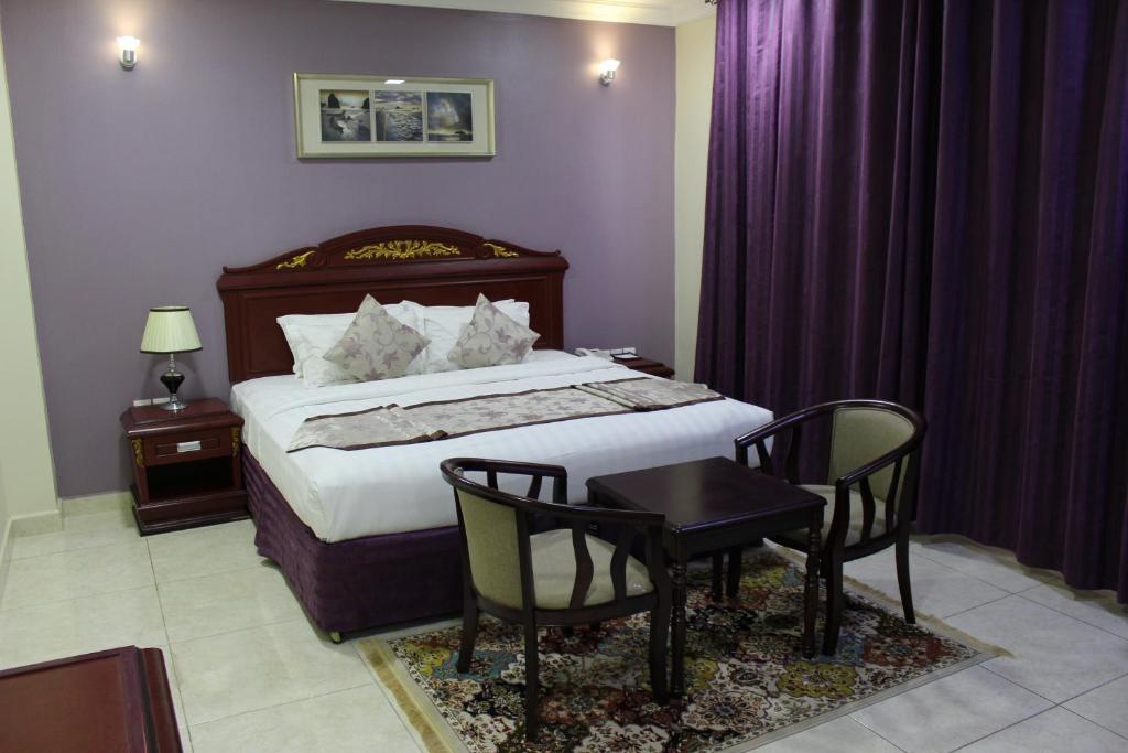 Postel nebo postele na pokoji v ubytování Al Diyar Hotel