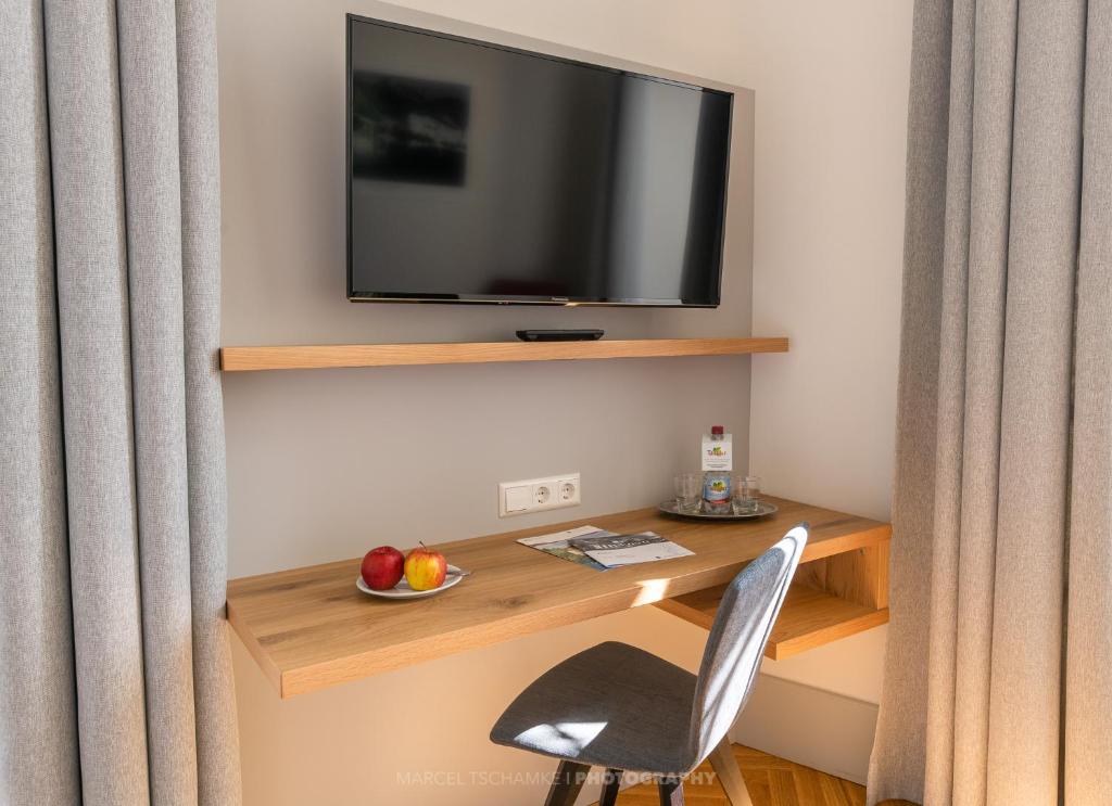 TV a/nebo společenská místnost v ubytování Schlosshotel Horneck