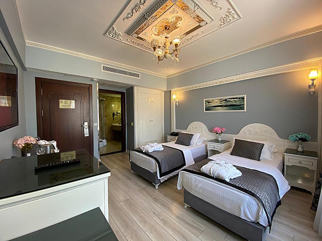 A bed or beds in a room at Gülhanepark Hotel & Spa