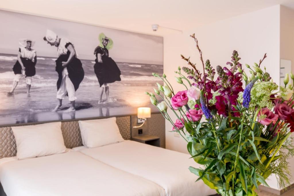 Postel nebo postele na pokoji v ubytování Strandhotel Bos en Duin
