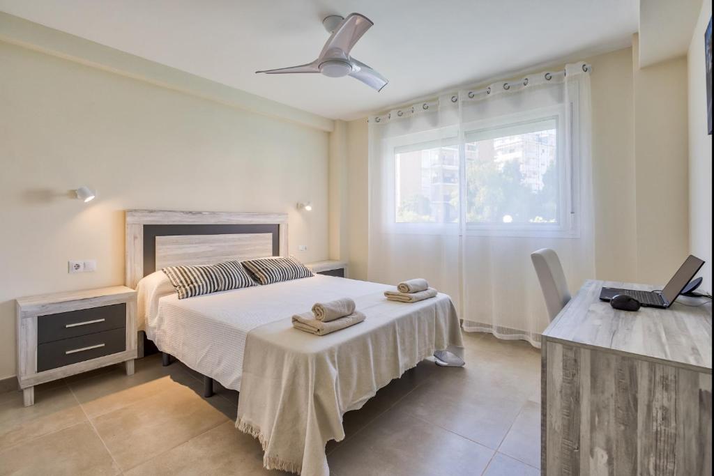 Posteľ alebo postele v izbe v ubytovaní Sur Suites Alhambra