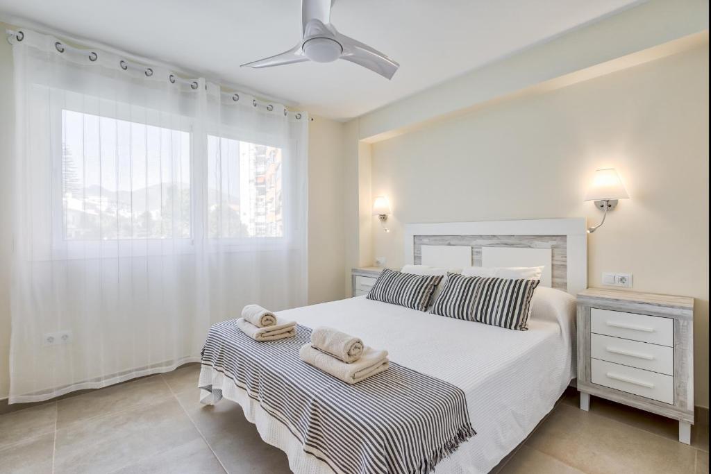 Posteľ alebo postele v izbe v ubytovaní Sur Suites Alhambra