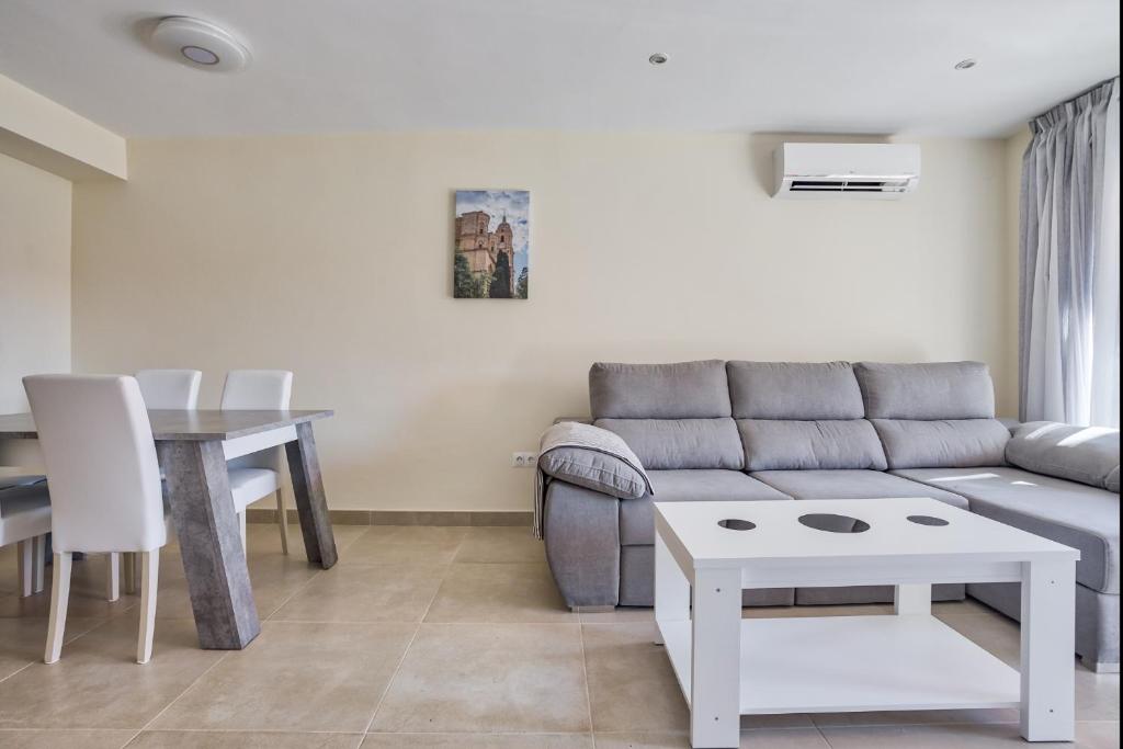 Posedenie v ubytovaní Sur Suites Alhambra