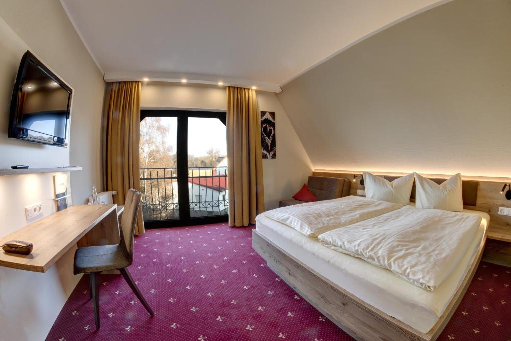 Postel nebo postele na pokoji v ubytování Hotel Zur Schmiede