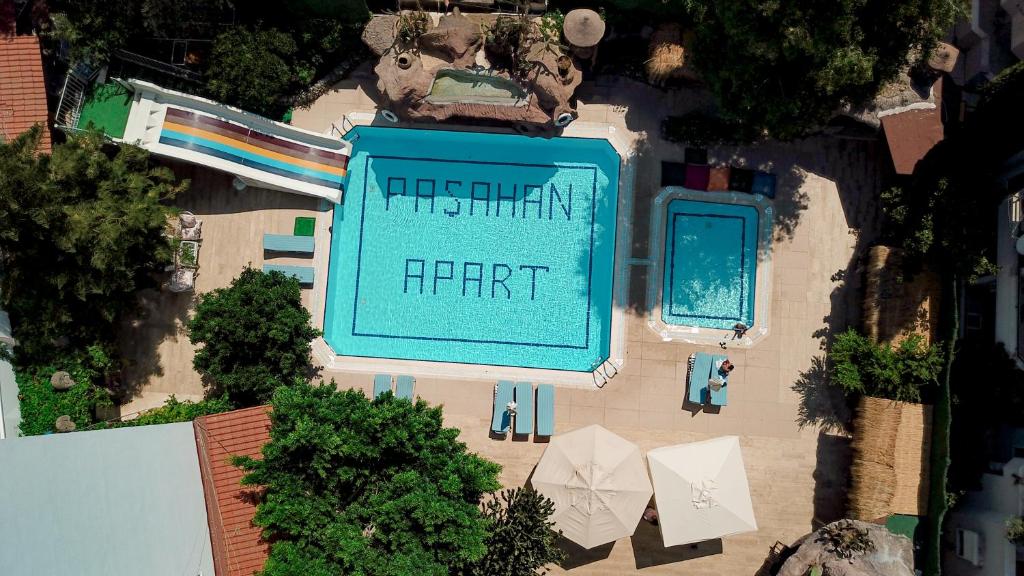 an overhead view of a swimming pool with a resort at Pasahan Apartments in Marmaris