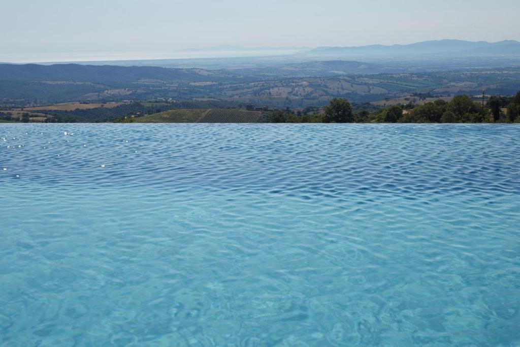 Bazén v ubytování Grandono Agriturismo in Maremma nebo v jeho okolí