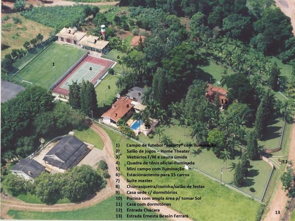 an aerial view of a house with a yard at Chácara Green Hill in Jarinu