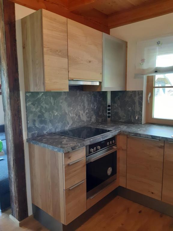 Eldhús eða eldhúskrókur á Ferienhaus Reisinger Promschhof