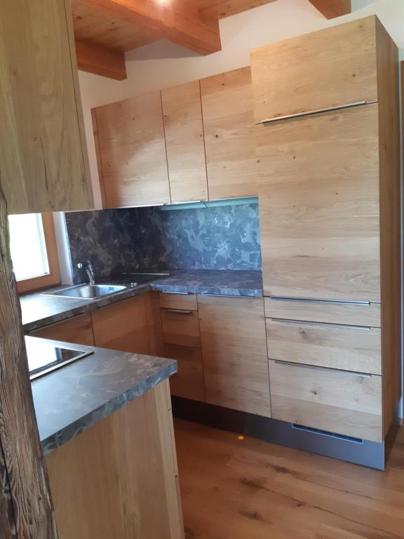 Eldhús eða eldhúskrókur á Ferienhaus Reisinger Promschhof