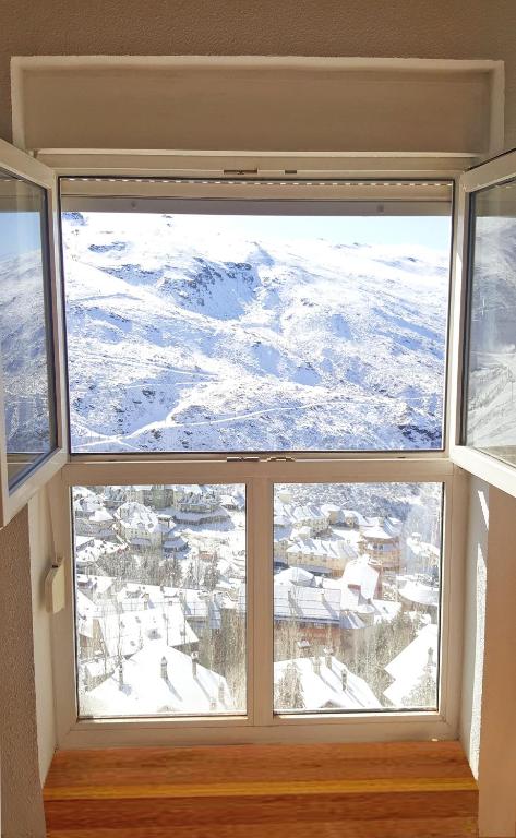 Zdjęcie z galerii obiektu Dúplex acogedor con vistas y Garaje opcional w mieście Sierra Nevada