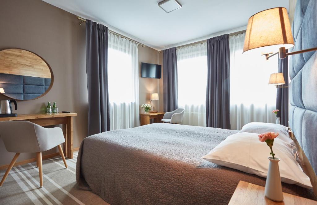 Postel nebo postele na pokoji v ubytování Hotel Batory