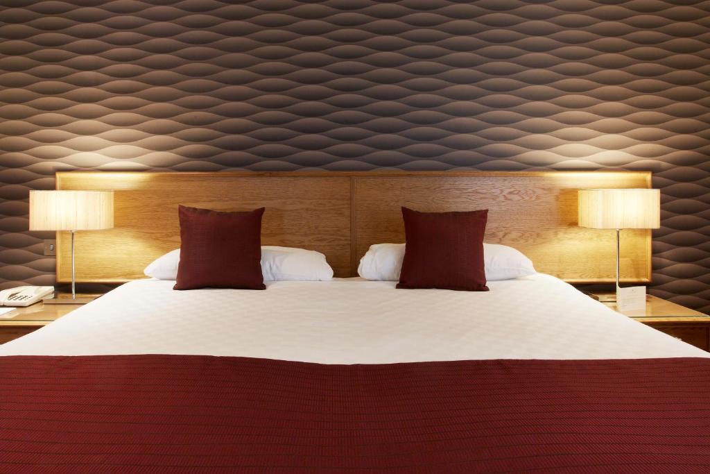 The Manor House At Celtic Manor - Manor Deluxe King Room