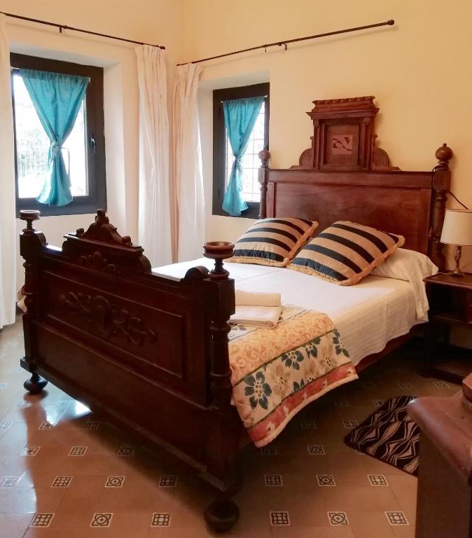 A bed or beds in a room at Hostal Rural Mas Blanc
