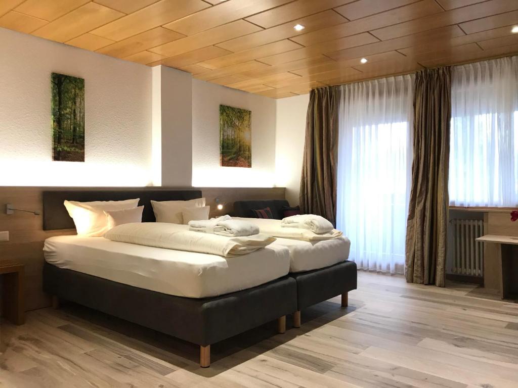 Postel nebo postele na pokoji v ubytování Wellnesshotel Sonnenhof & Sonnhalde