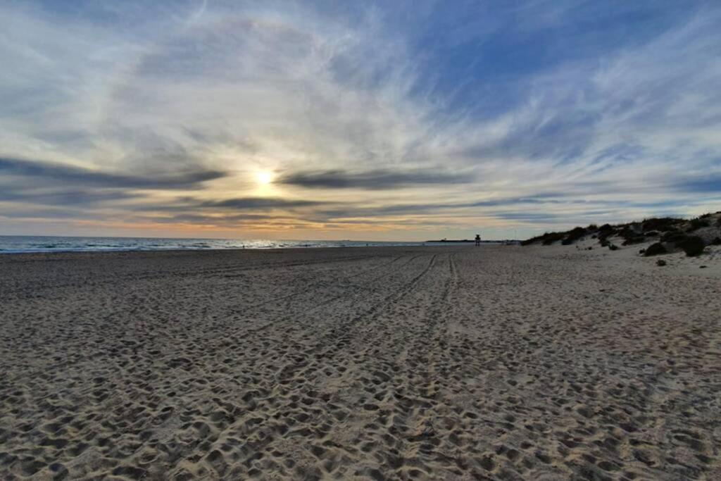 Fotografie z fotogalerie ubytování Amplio apart con WI-FI y Aire Acondicionado para descansar y relajarse v destinaci Chiclana de la Frontera