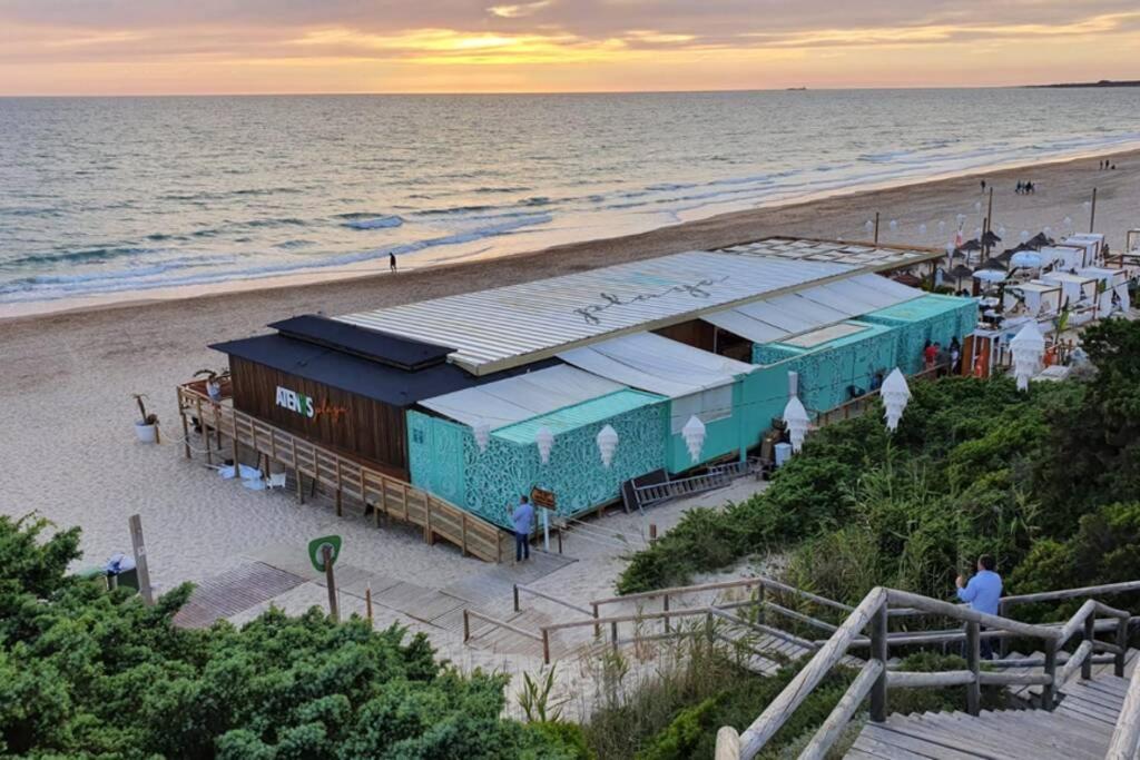 Fotografie z fotogalerie ubytování Amplio apart con WI-FI y Aire Acondicionado para descansar y relajarse v destinaci Chiclana de la Frontera
